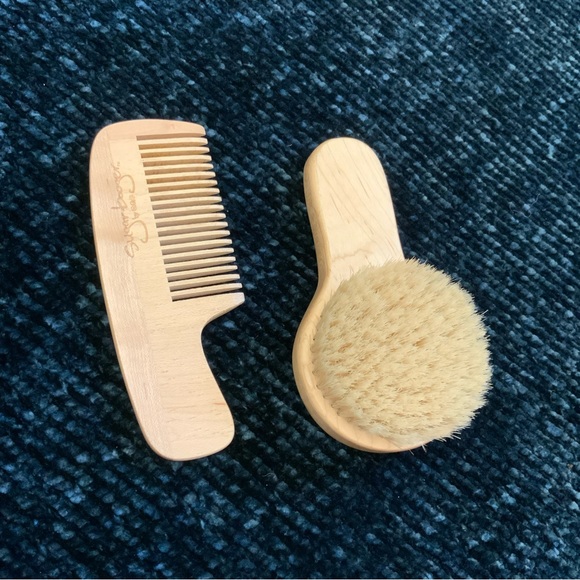 Wooden Baby Brush and Comb Set - Picture 2 of 2
